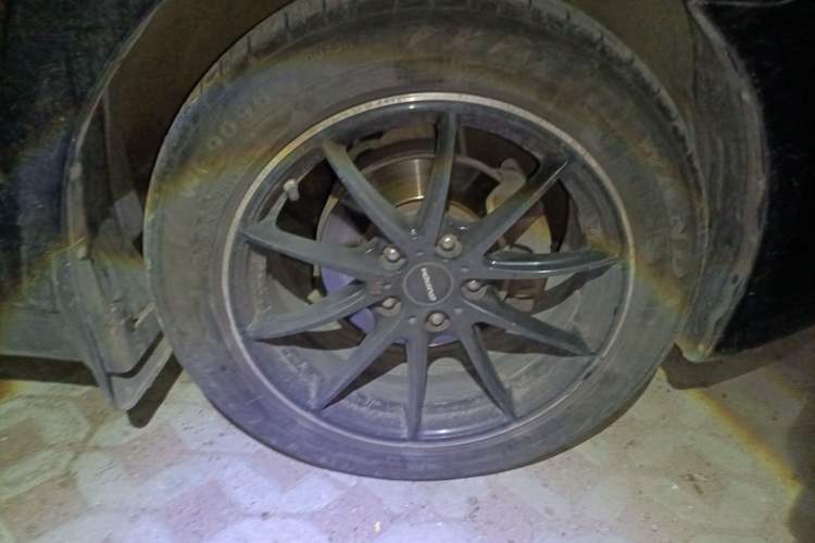 Used Hyundai Sonata 2013 2.0L Automatic Luxury Edition Right Front Wheel Hub