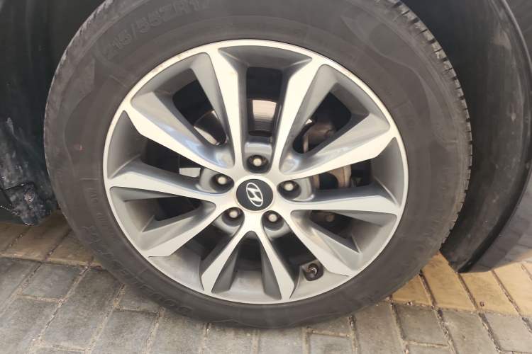 Used Hyundai Sonata 2013 2.0L Automatic Prestige Edition Right Front Wheel Hub