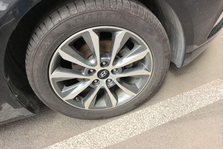 Used Hyundai Sonata 2013 2.4L Automatic Leading Edition China IV Standard Right Front Wheel Hub