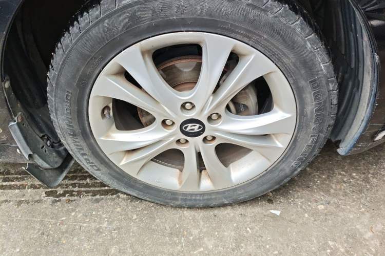 Used Hyundai Sonata 2013 2.0L Automatic Fashion Edition Right Front Wheel Hub