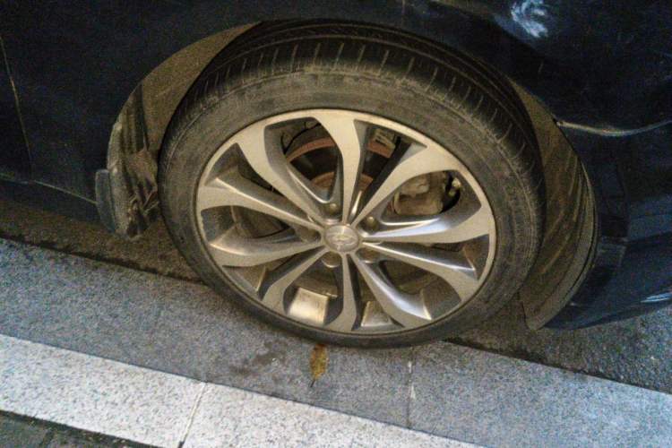 Used Hyundai Sonata 2013 2.4L Automatic Luxury Version China IV Standard Right Front Wheel Hub