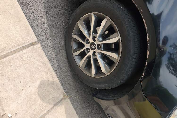Used Hyundai Sonata 2013 2.0L Automatic Fashion Edition Right Front Wheel Hub