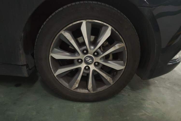 Used Hyundai Sonata 2013 2.0L Automatic Leading Edition Right Front Wheel Hub