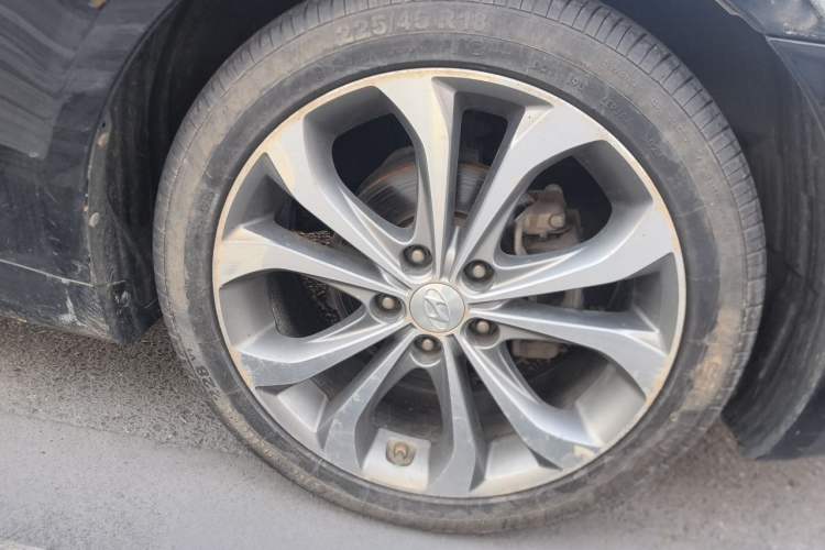 Used Hyundai Sonata 2013 2.4L Automatic Luxury Version China IV Standard Right Front Wheel Hub