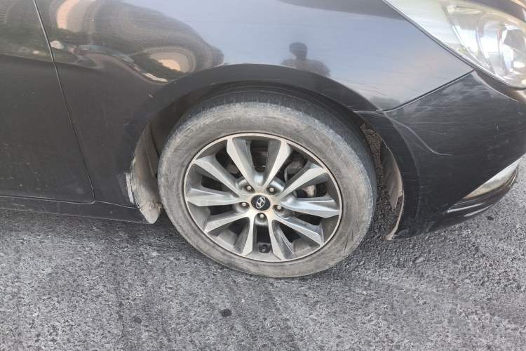 Used Hyundai Sonata 2013 2.0L Automatic Prestige Edition Right Front Wheel Hub