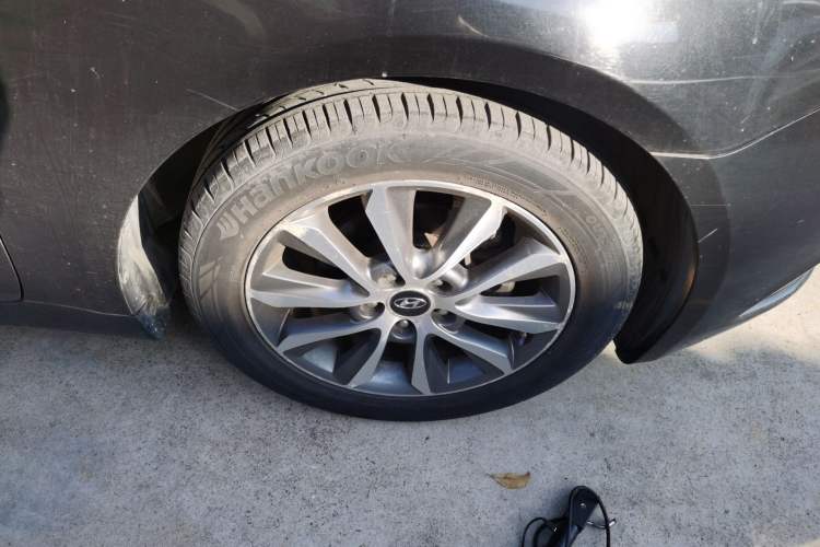 Used Hyundai Sonata 2013 2.4L Automatic Leading Edition China IV Standard Right Front Wheel Hub