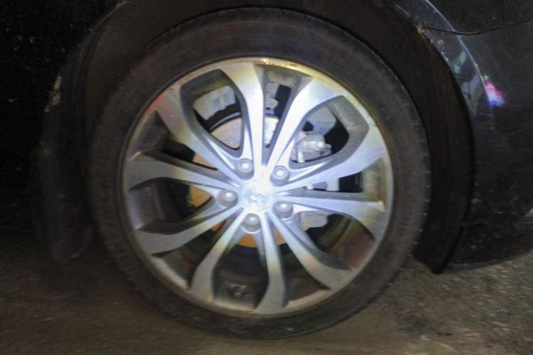 Used Hyundai Sonata 2013 2.4L Automatic Luxury Version China IV Standard Right Front Wheel Hub