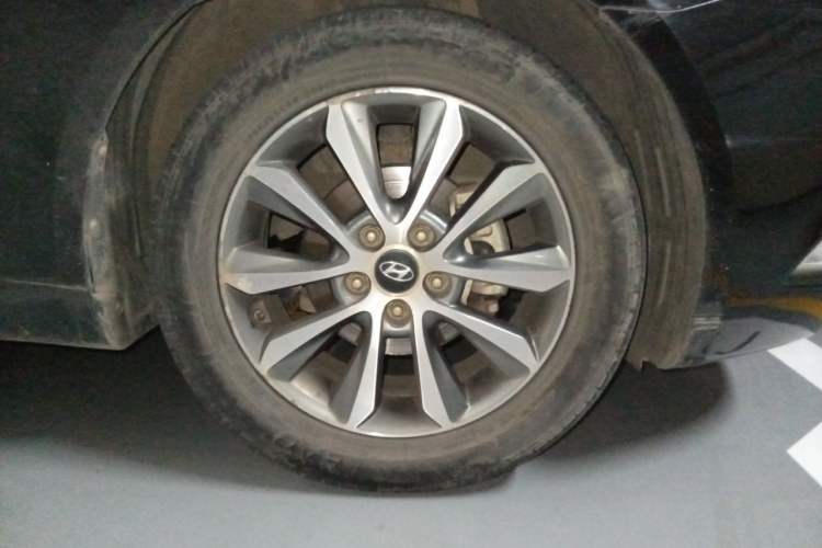 Used Hyundai Sonata 2013 2.0L Automatic Fashion Edition Right Front Wheel Hub