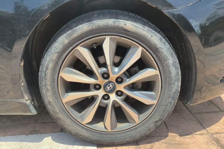 Used Hyundai Sonata 2013 2.4L Automatic Leading Edition China IV Standard Right Front Wheel Hub