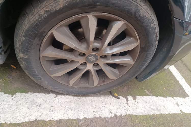 Used Hyundai Sonata 2013 2.4L Automatic Leading Edition China IV Standard Right Front Wheel Hub