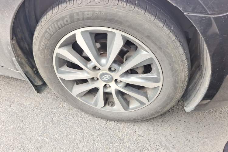Used Hyundai Sonata 2013 2.0L Automatic Leading Edition Right Front Wheel Hub