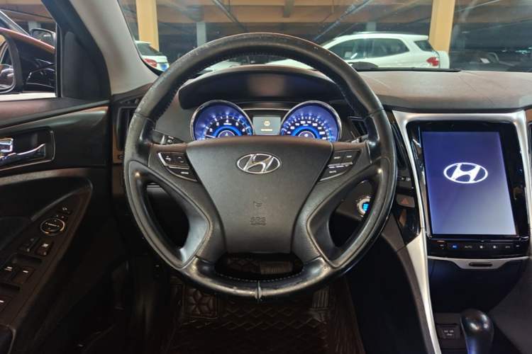 Used Hyundai Sonata 2013 2.4L Automatic Luxury Version China IV Standard Steering Wheel