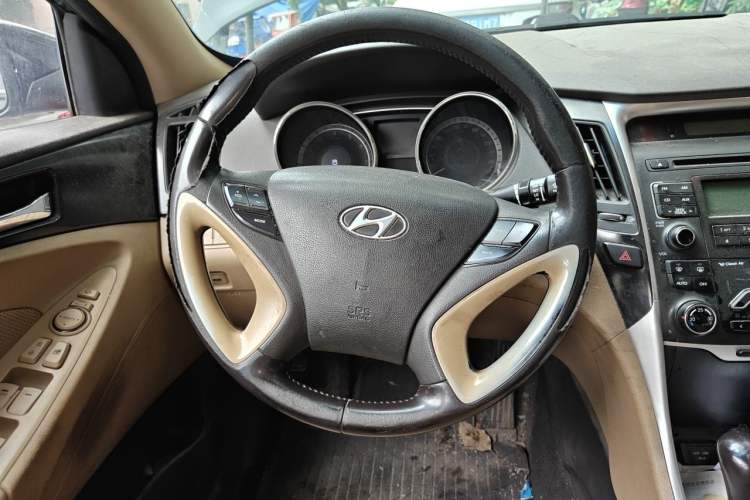 Used Hyundai Sonata 2013 2.0L Automatic Luxury Edition Steering Wheel
