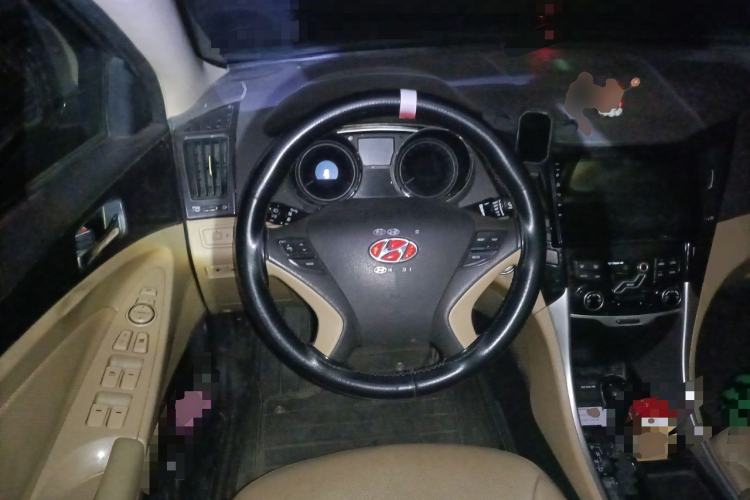 Used Hyundai Sonata 2013 2.0L Automatic Luxury Edition Steering Wheel