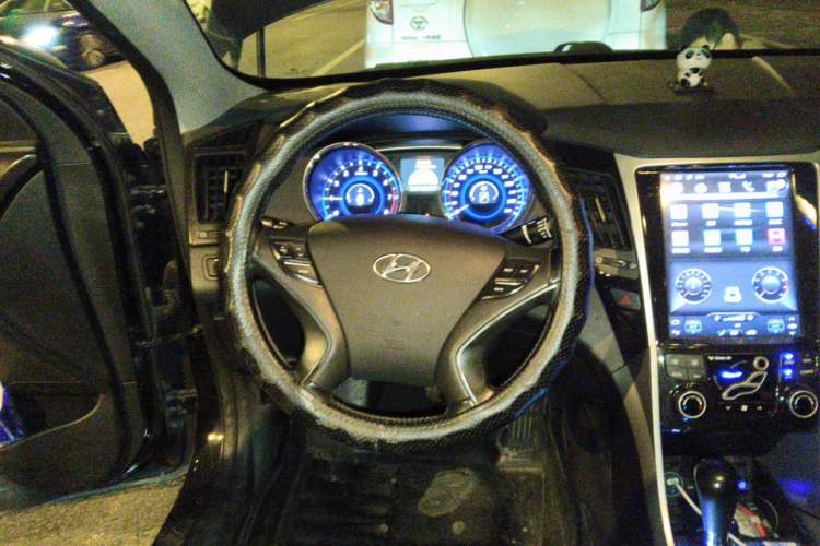 Used Hyundai Sonata 2013 2.4L Automatic Luxury Version China IV Standard Steering Wheel