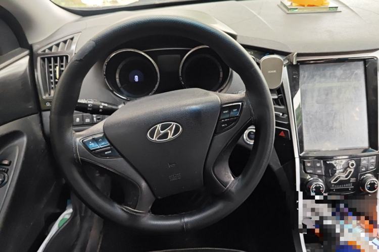 Used Hyundai Sonata 2013 2.0L Automatic Luxury Edition Steering Wheel