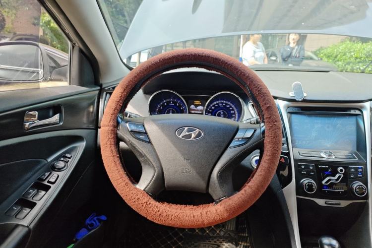 Used Hyundai Sonata 2013 2.0L Automatic Luxury Edition Steering Wheel