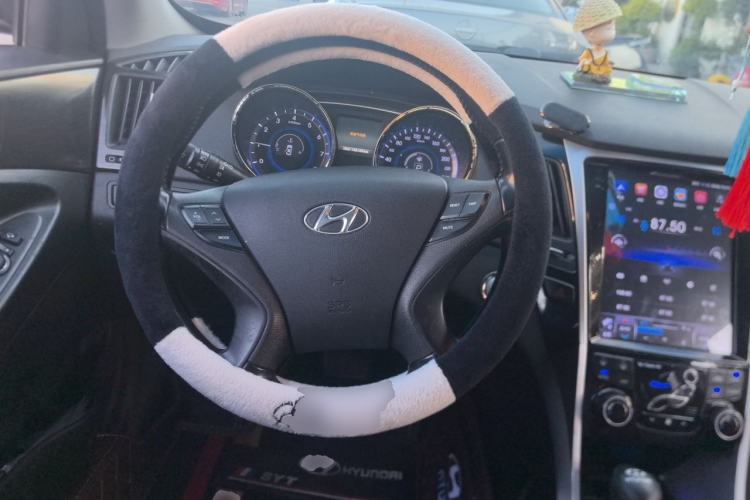 Used Hyundai Sonata 2013 2.4L Automatic Luxury Version China IV Standard Steering Wheel