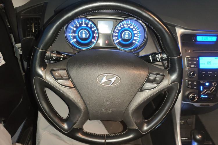 Used Hyundai Sonata 2013 2.0L Automatic Luxury Edition Steering Wheel