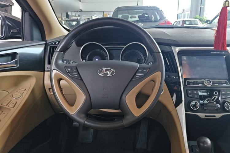 Used Hyundai Sonata 2013 2.0L Automatic Luxury Edition Steering Wheel