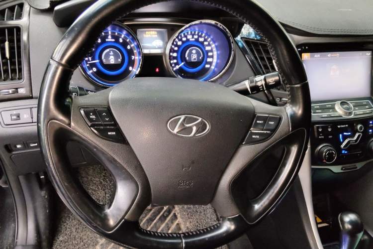 Used Hyundai Sonata 2013 2.4L Automatic Leading Edition China V Standard Steering Wheel
