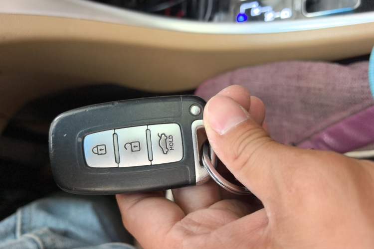 Used Hyundai Sonata 2013 2.4L Automatic Leading Edition China IV Standard Vehicle Key