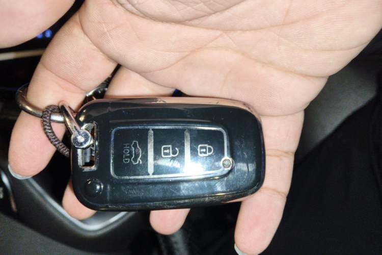 Used Hyundai Sonata 2013 2.4L Automatic Luxury Version China IV Standard Vehicle Key
