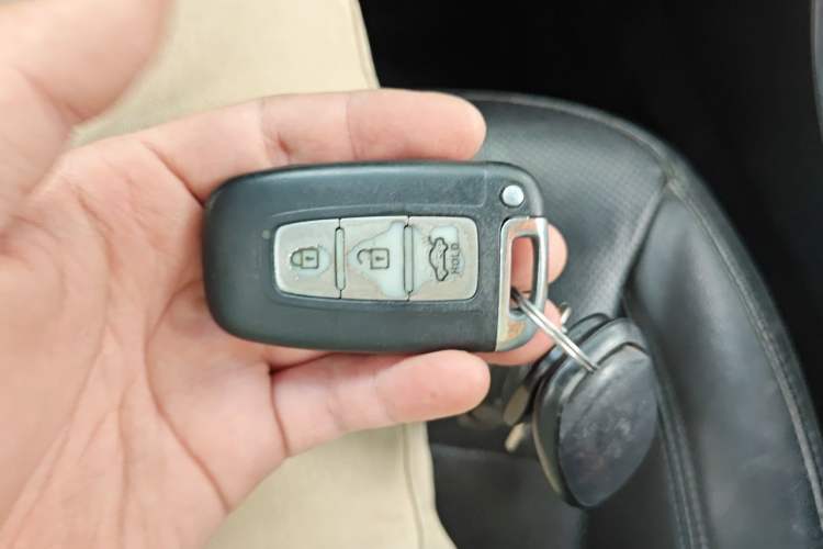 Used Hyundai Sonata 2013 2.0L Automatic Luxury Edition Vehicle Key