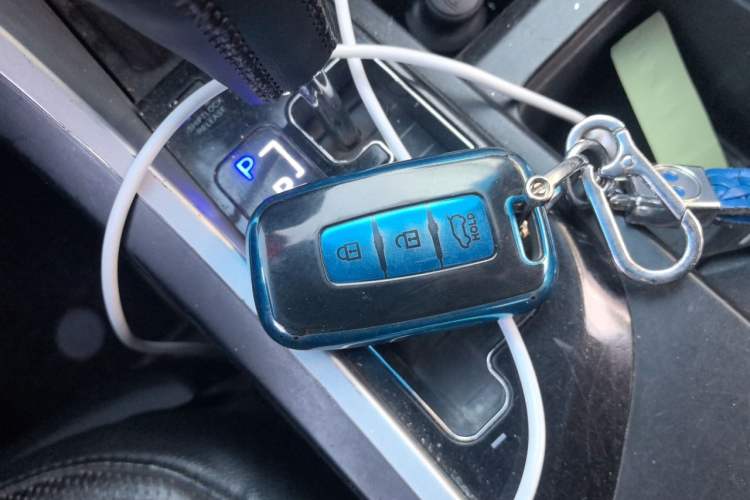 Used Hyundai Sonata 2013 2.4L Automatic Luxury Version China IV Standard Vehicle Key