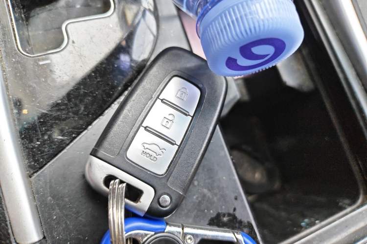 Used Hyundai Sonata 2013 2.0L Automatic Luxury Edition Vehicle Key