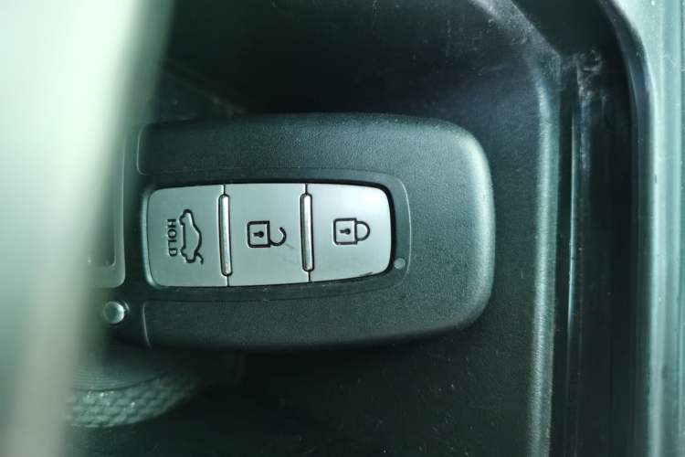 Used Hyundai Sonata 2013 2.4L Automatic Leading Edition China IV Standard Vehicle Key