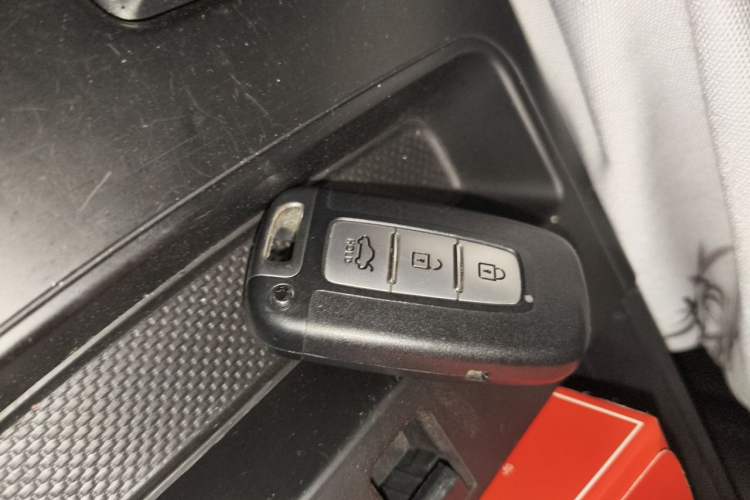 Used Hyundai Sonata 2013 2.0L Automatic Luxury Edition Vehicle Key