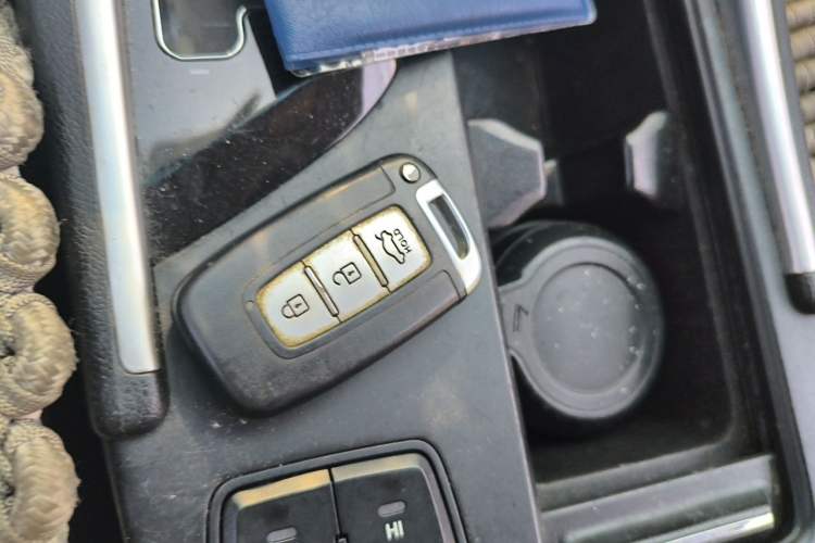Used Hyundai Sonata 2013 2.4L Automatic Leading Edition China IV Standard Vehicle Key