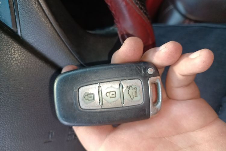 Used Hyundai Sonata 2013 2.4L Automatic Leading Edition China IV Standard Vehicle Key