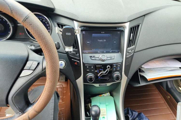 Used Hyundai Sonata 2013 2.0L Automatic Luxury Edition Audio And AC Panel