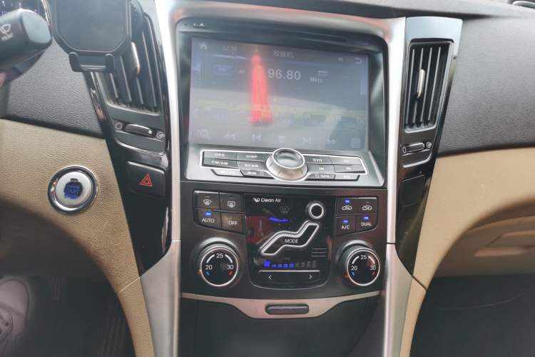 Used Hyundai Sonata 2013 2.0L Automatic Luxury Edition Audio And AC Panel
