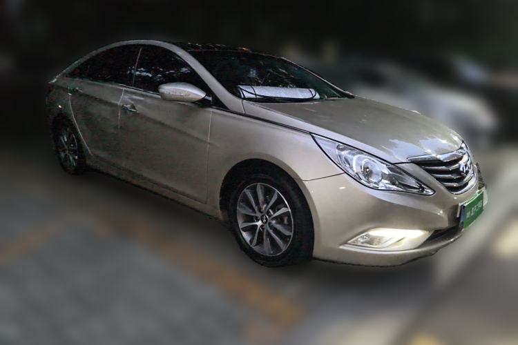 Used Hyundai Sonata 2013 2.4L Automatic Leading Edition China IV Standard Front Right 45 Deg