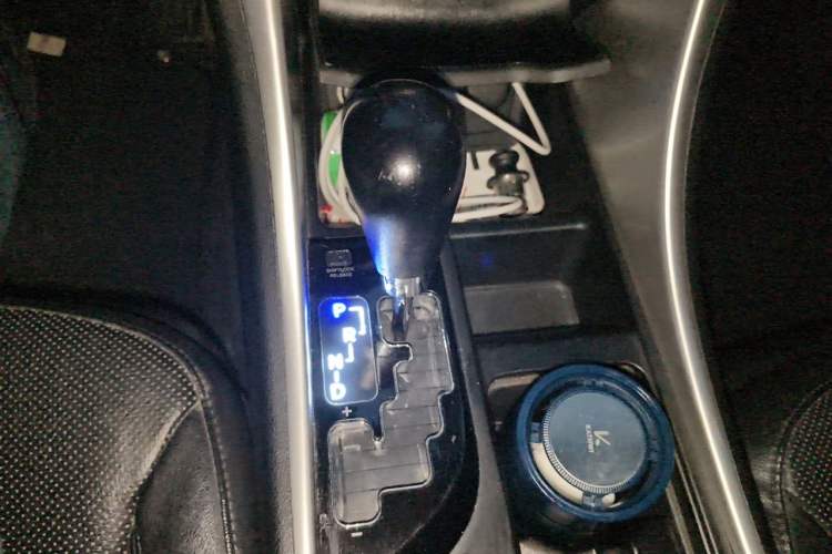 Used Hyundai Sonata 2013 2.4L Automatic Leading Edition China IV Standard Gear Lever