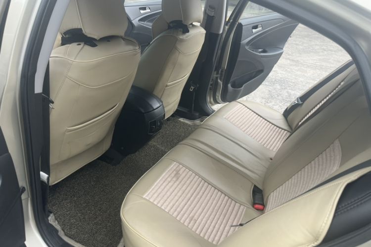 Used Hyundai Sonata 2013 2.0L Automatic Fashion Edition Interior 3