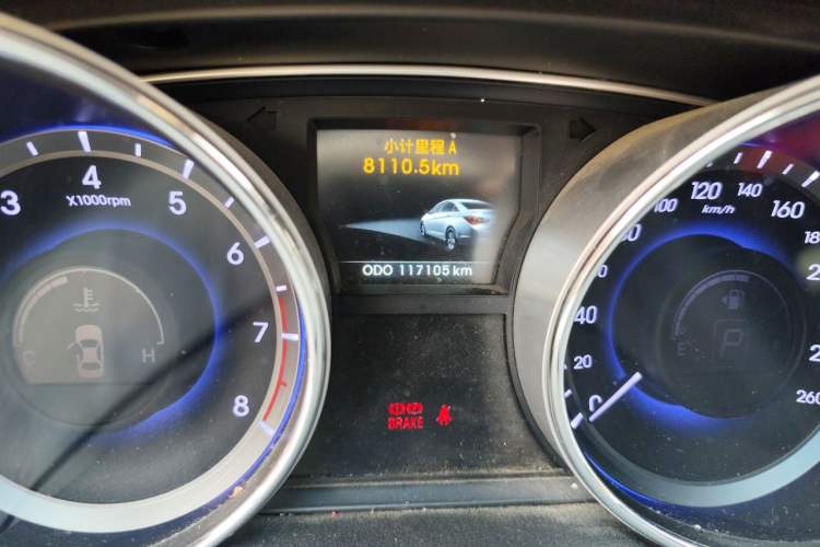 Used Hyundai Sonata 2013 2.0L Automatic Luxury Edition Odometer Close Up
