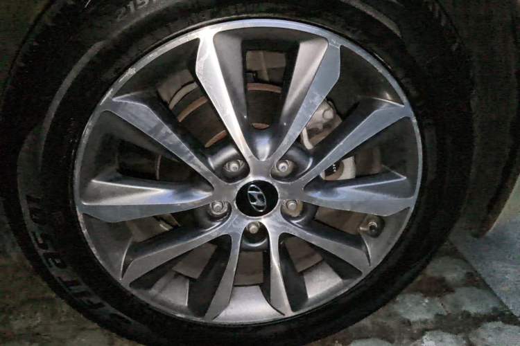 Used Hyundai Sonata 2013 2.4L Automatic Leading Edition China IV Standard Right Front Wheel Hub