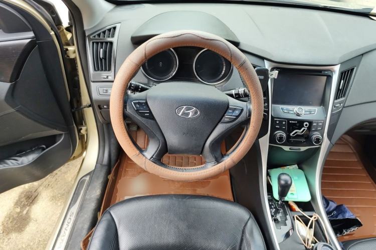Used Hyundai Sonata 2013 2.0L Automatic Luxury Edition Steering Wheel