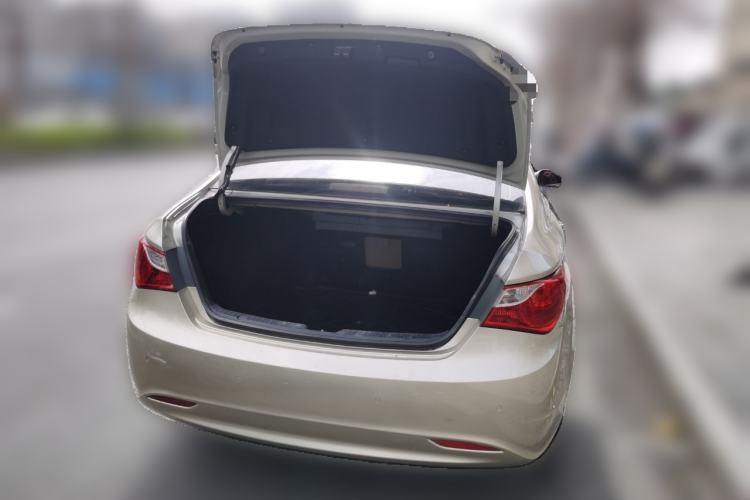 Used Hyundai Sonata 2013 2.0L Automatic Luxury Edition Trunk