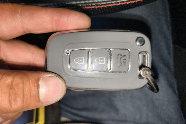 Used Hyundai Sonata 2013 2.4L Automatic Leading Edition China IV Standard Vehicle Key
