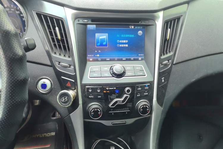 Used Hyundai Sonata 2013 2.0L Automatic Luxury Edition Audio And AC Panel