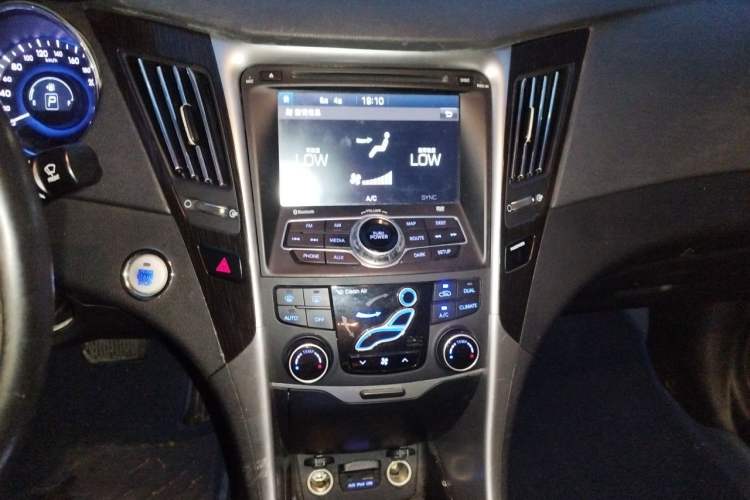 Used Hyundai Sonata 2013 2.4L Automatic Luxury Version China IV Standard Audio And AC Panel