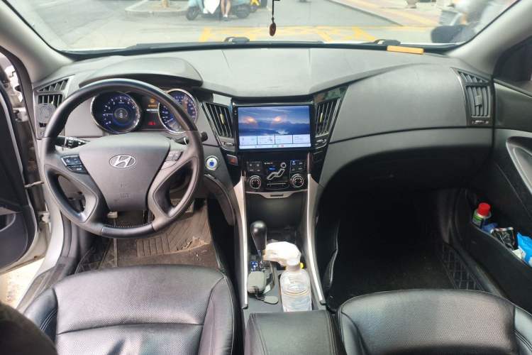 Used Hyundai Sonata 2013 2.0L Automatic Prestige Edition Center Console