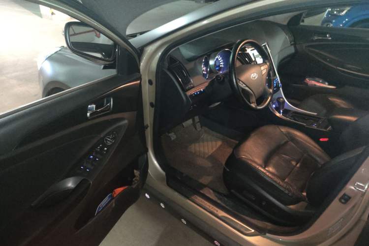 Used Hyundai Sonata 2013 2.4L Automatic Luxury Version China IV Standard Driver Seat