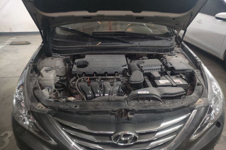 Used Hyundai Sonata 2013 2.4L Automatic Luxury Version China IV Standard Engine Bay