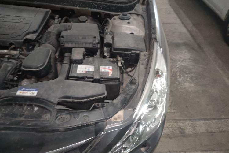 Used Hyundai Sonata 2013 2.4L Automatic Luxury Version China IV Standard Engine Bay Left